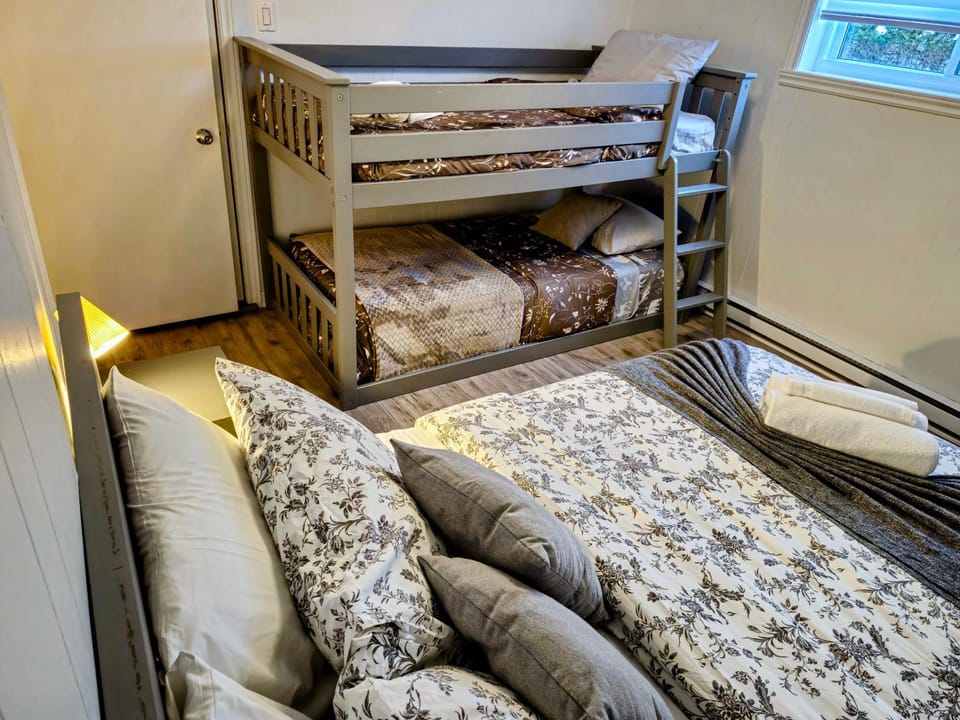 Bed, bunk bed