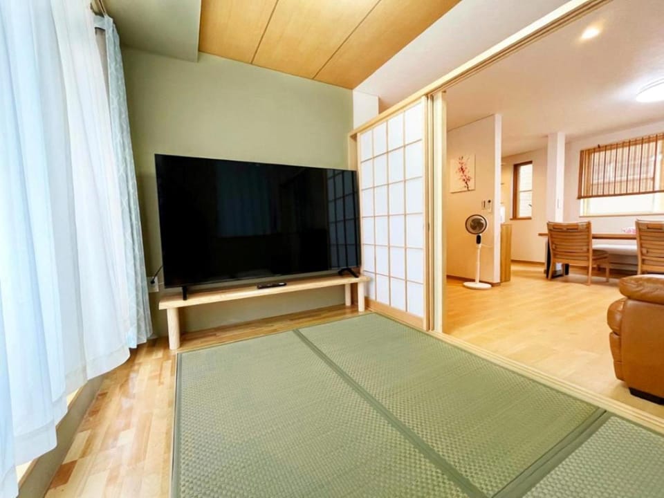 Communal lounge/ TV room, TV and multimedia, Evening entertainment