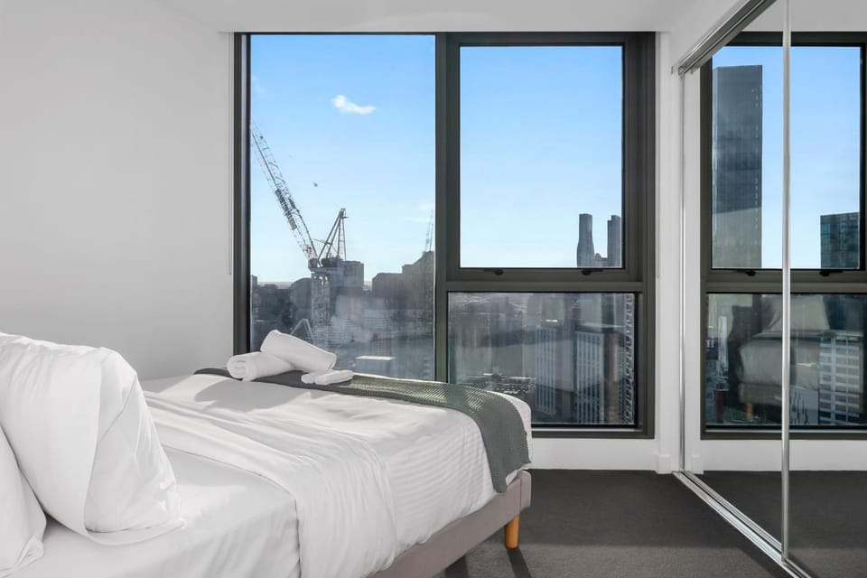 Stylish 1BR Apt w Stunning Lake and Bay Views! Apartment in Southbank