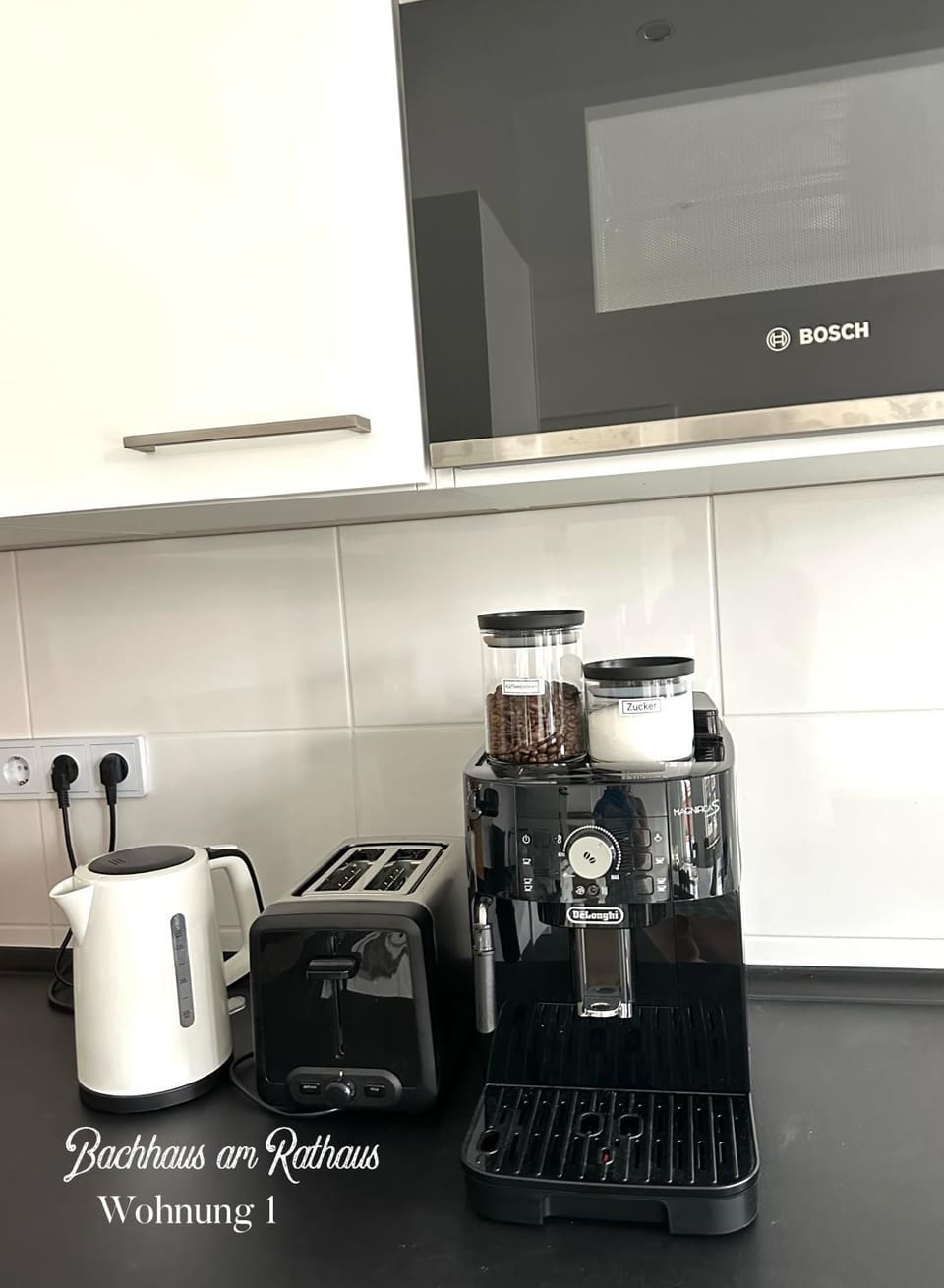 Coffee/tea facilities, toaster