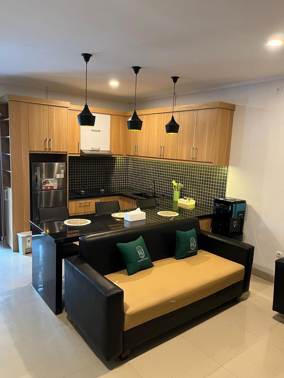 Kitchen or kitchenette, Living room, Seating area, Dining area