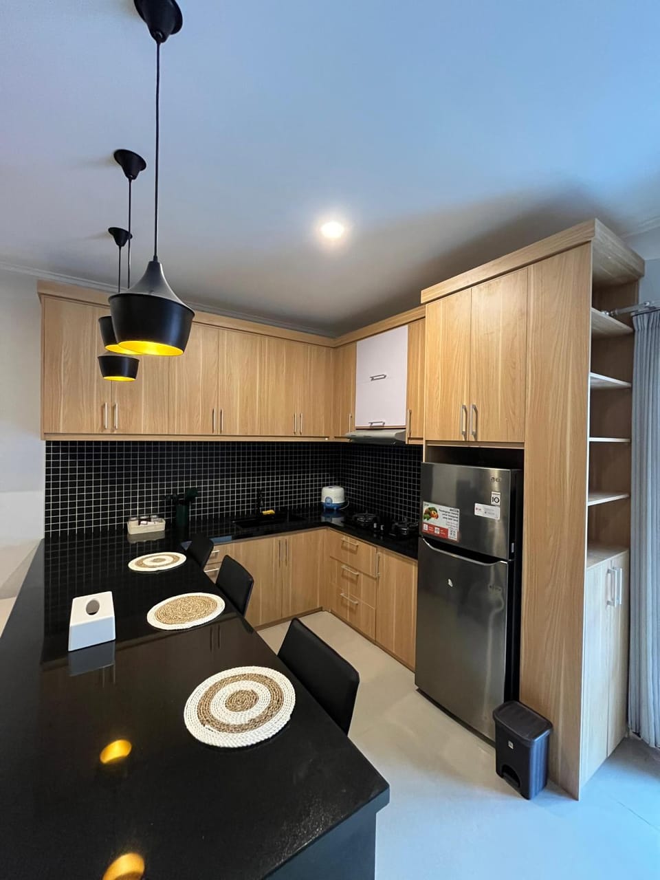Kitchen or kitchenette, Dining area, stove