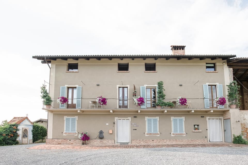 La casa di Roby-3 Appartamento Cesare con piscina Apartment in La Morra