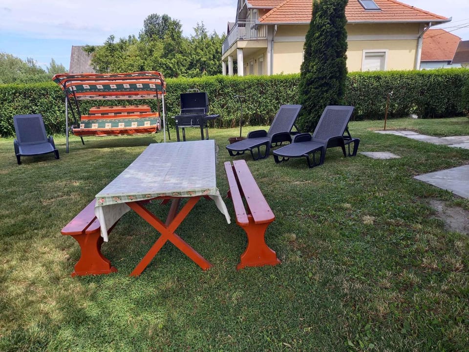Nearby landmark, Summer, Garden