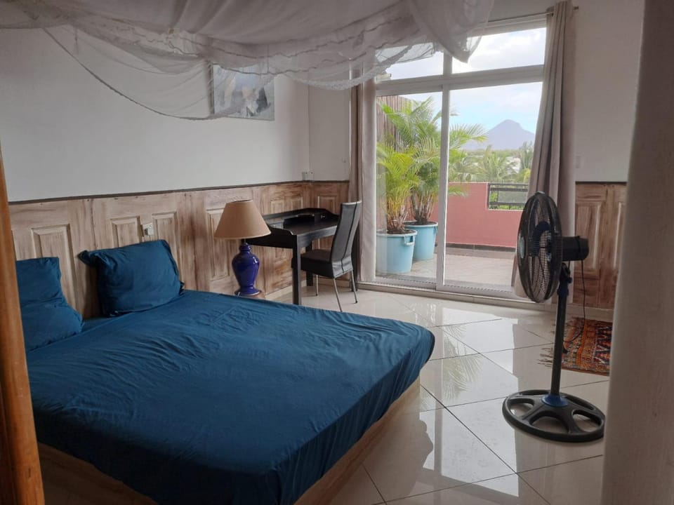Bed, View (from property/room), Photo of the whole room, Bedroom