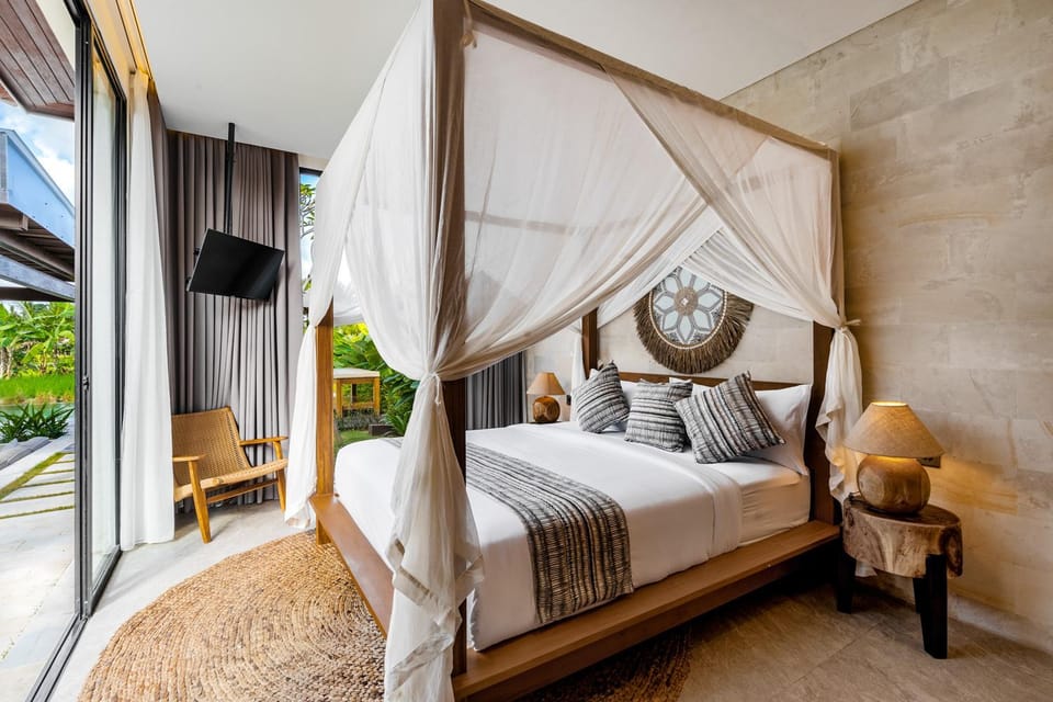 Bed, TV and multimedia, View (from property/room), Bedroom, air conditioner