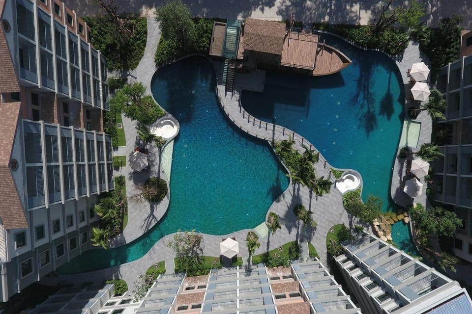 Property building, Day, Bird's eye view, Pool view, Swimming pool, Swimming pool