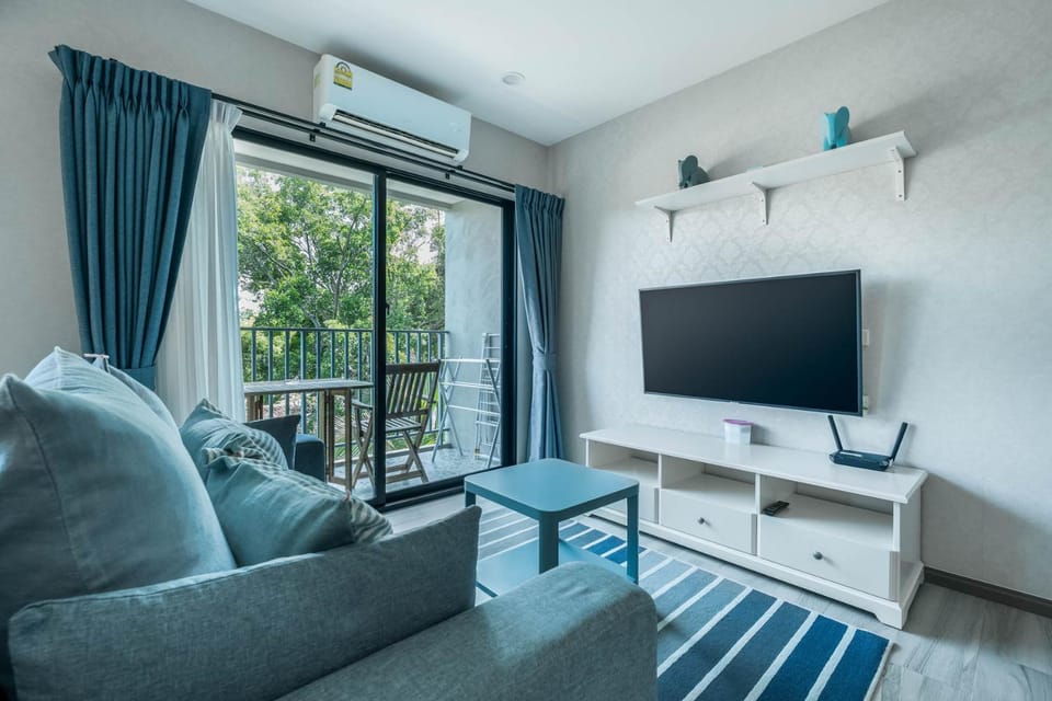 Communal lounge/ TV room, TV and multimedia, Living room, Seating area