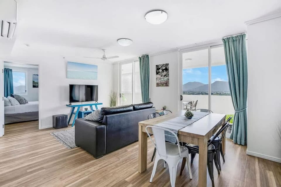 Cairns City Escape - Elevated Modern Haven with Pool Apartment in Cairns