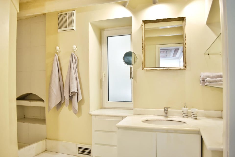 Bathroom, towels