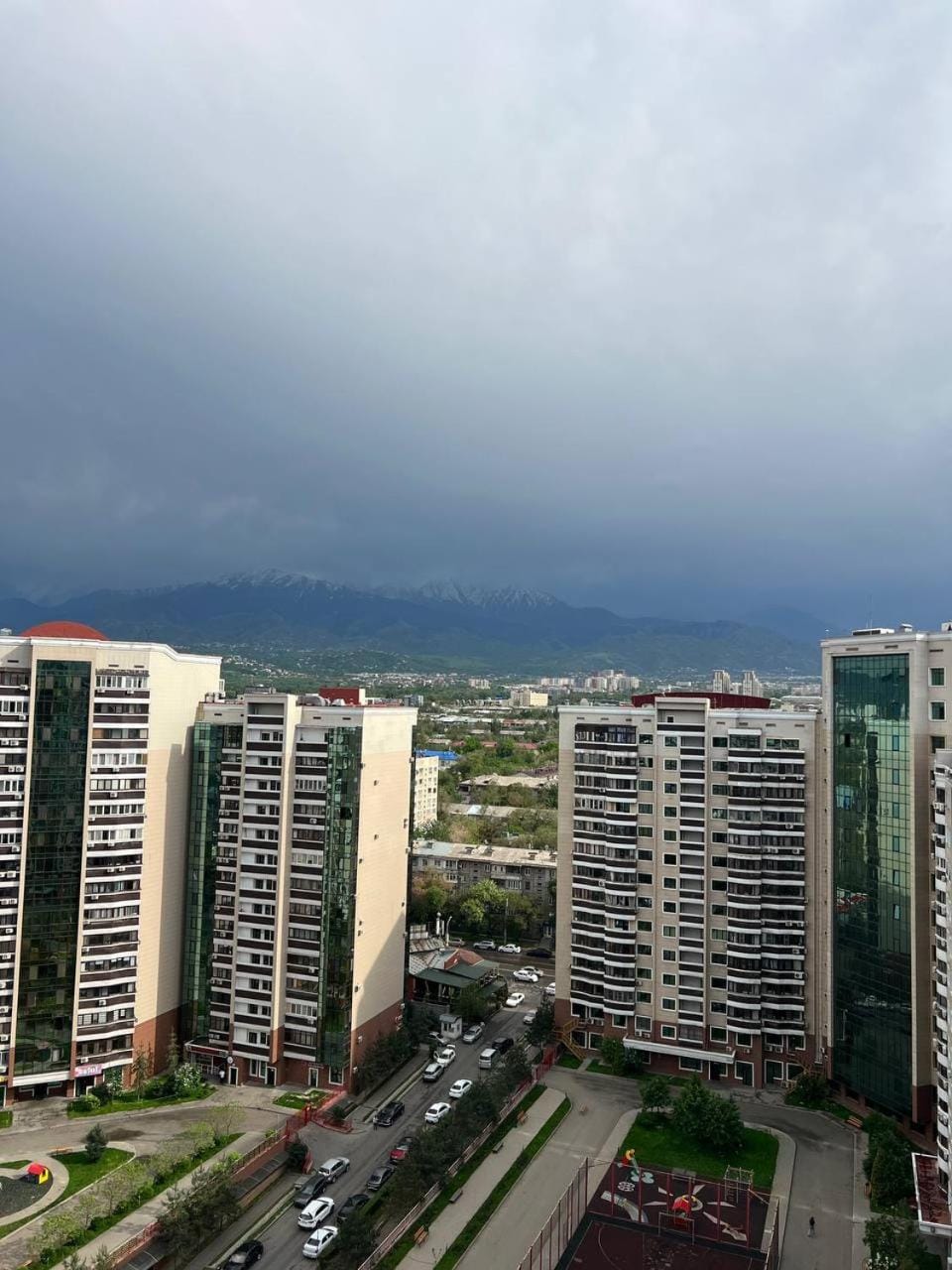 View (from property/room), City view, Mountain view