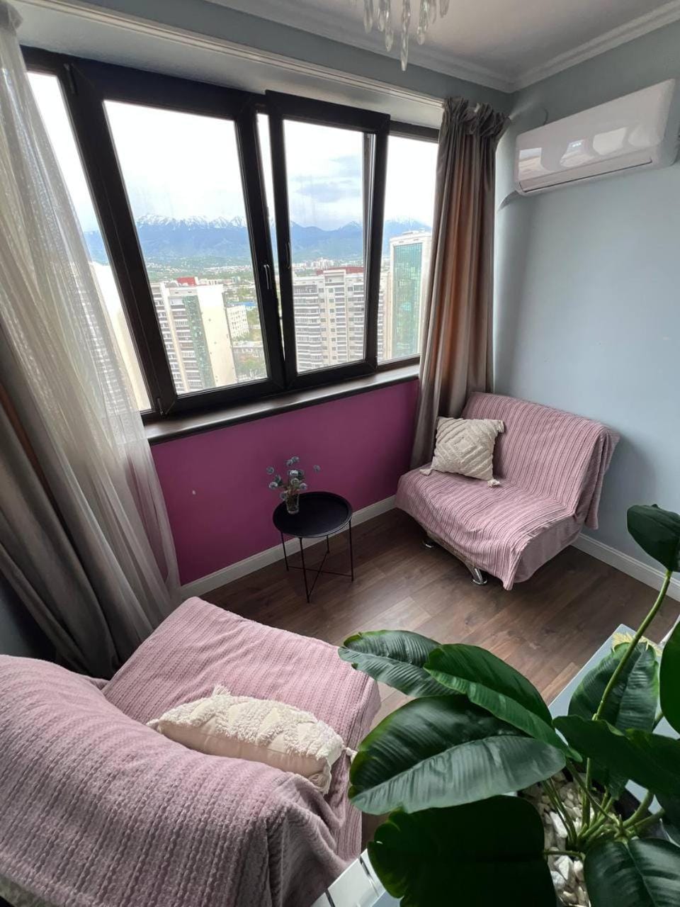 Lounge or bar, Mountain view, air conditioner