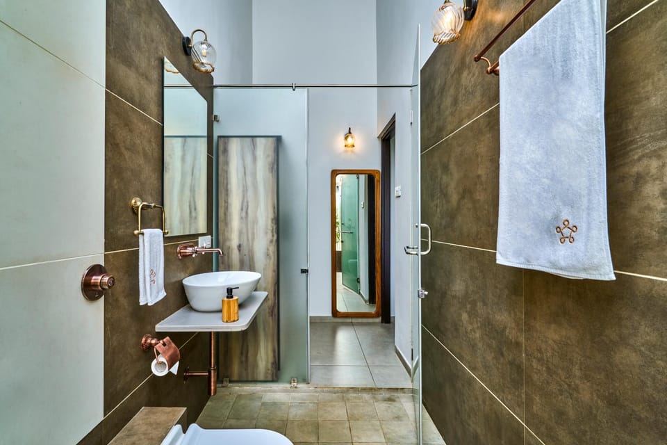 Shower, Toilet, Bathroom, towels