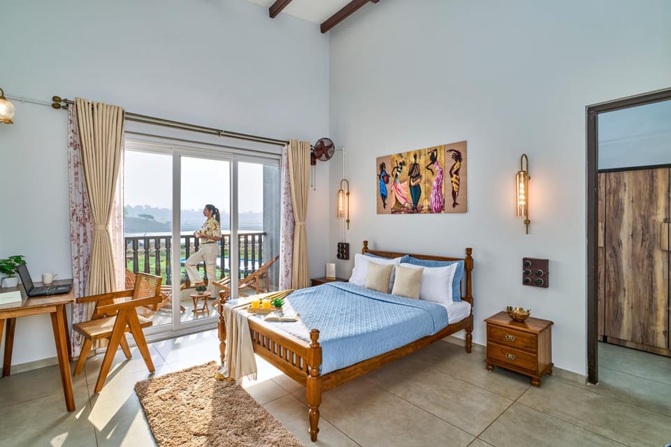 Bed, View (from property/room), Balcony/Terrace, Photo of the whole room, Seating area, Bedroom