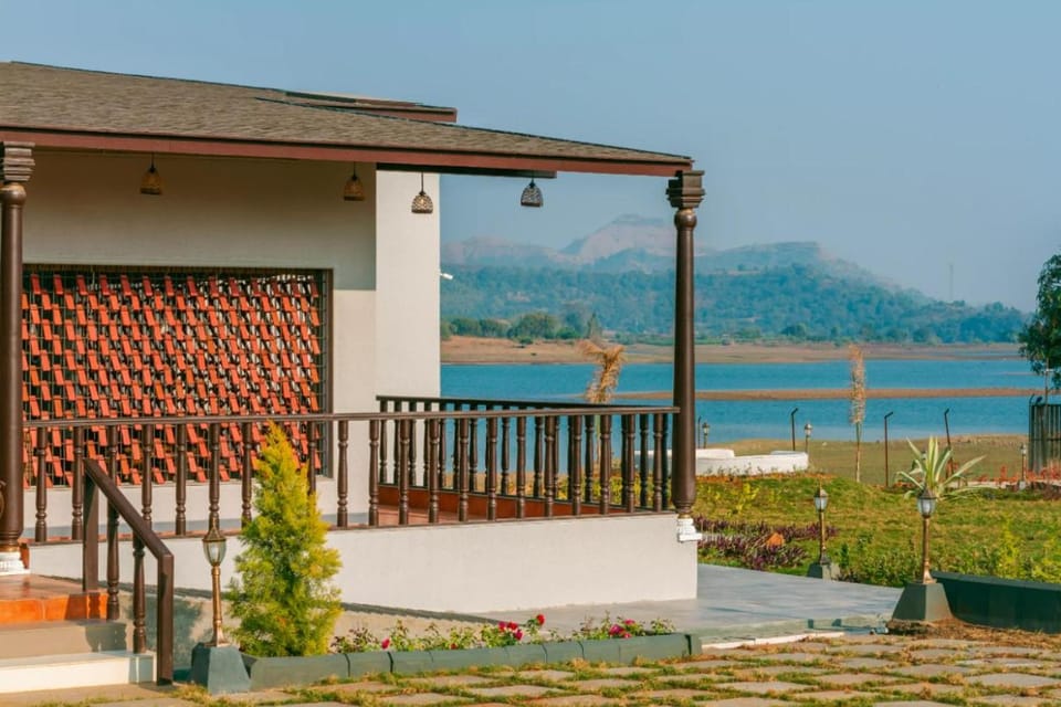 Property building, Spring, Day, Natural landscape, Lake view, Mountain view