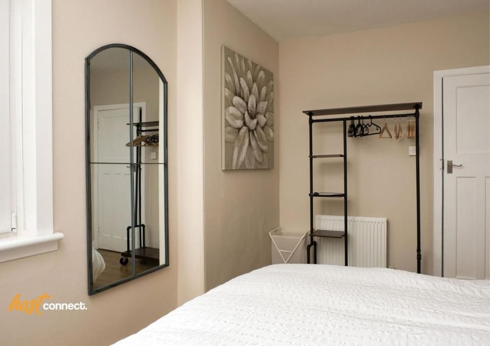 Paisley Haven on Renfrew Road Apartment in Paisley