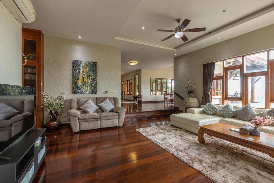 Library, TV and multimedia, Living room, Seating area