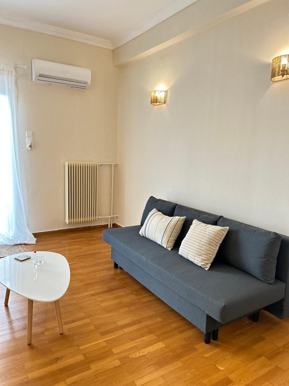 Living room, Seating area, air conditioner