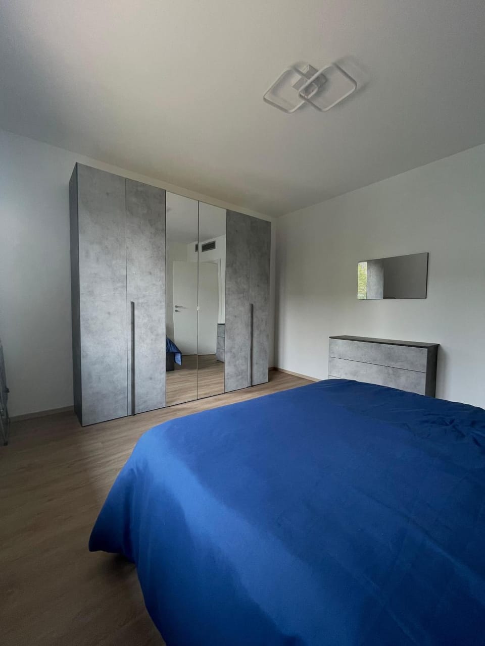 Bed, Photo of the whole room, Bedroom, wardrobe