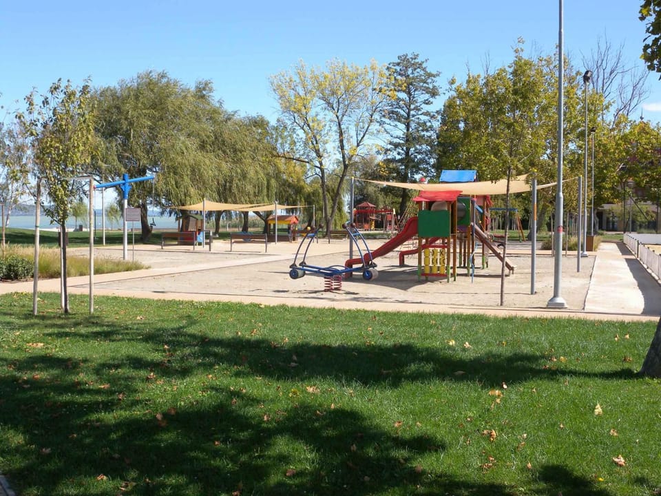 Nearby landmark, Summer