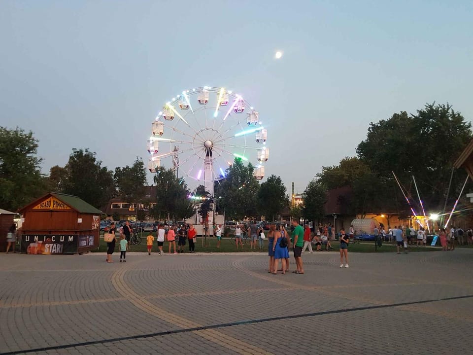 Nearby landmark, Summer