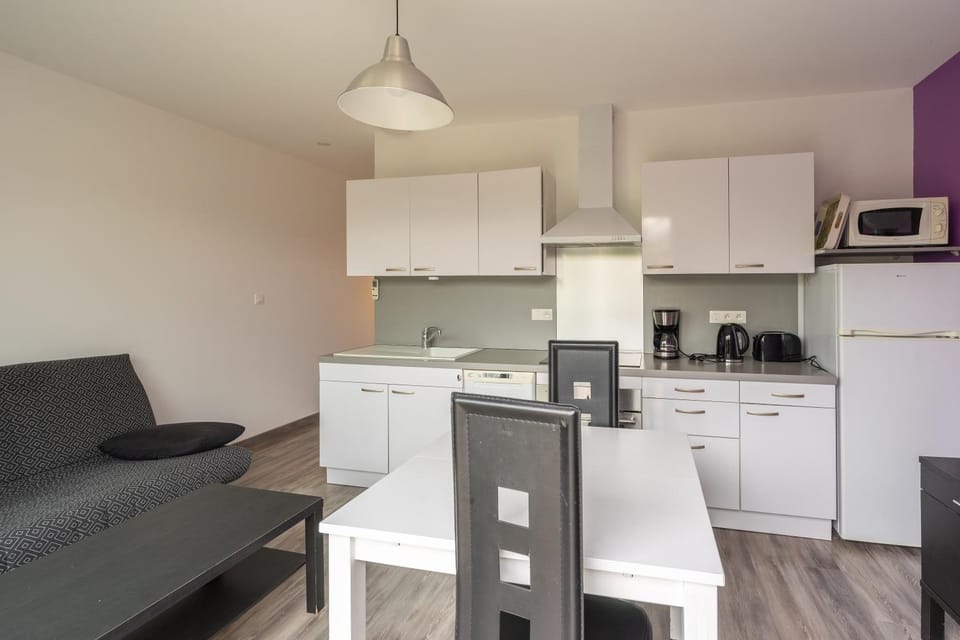 Property building, Kitchen or kitchenette, Living room
