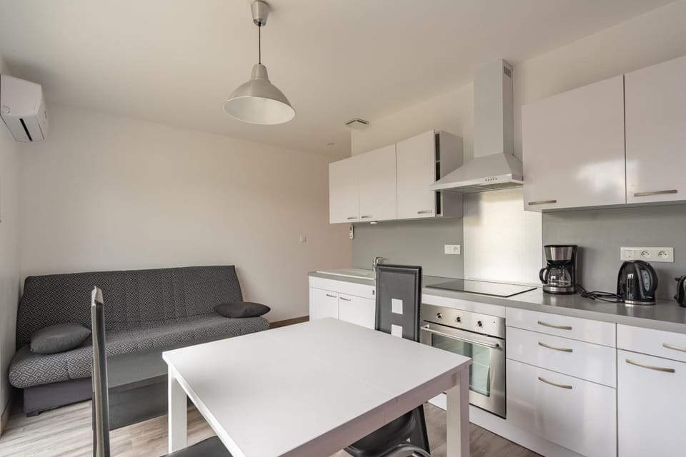 Property building, Kitchen or kitchenette, Living room