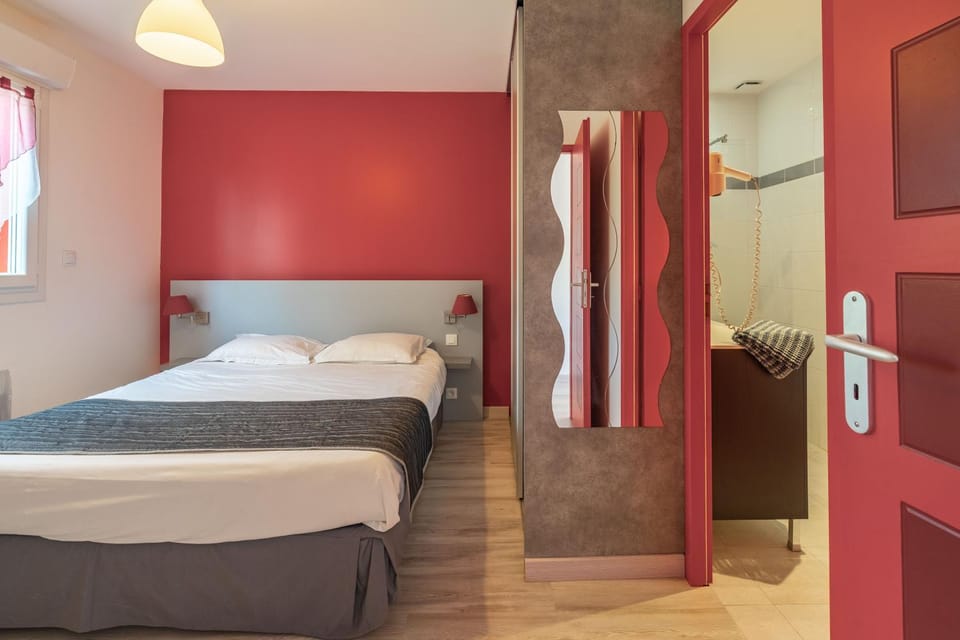 Property building, Living room, Bedroom
