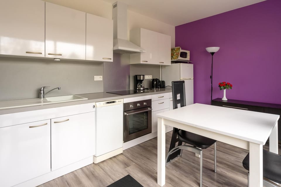 Kitchen or kitchenette, Living room
