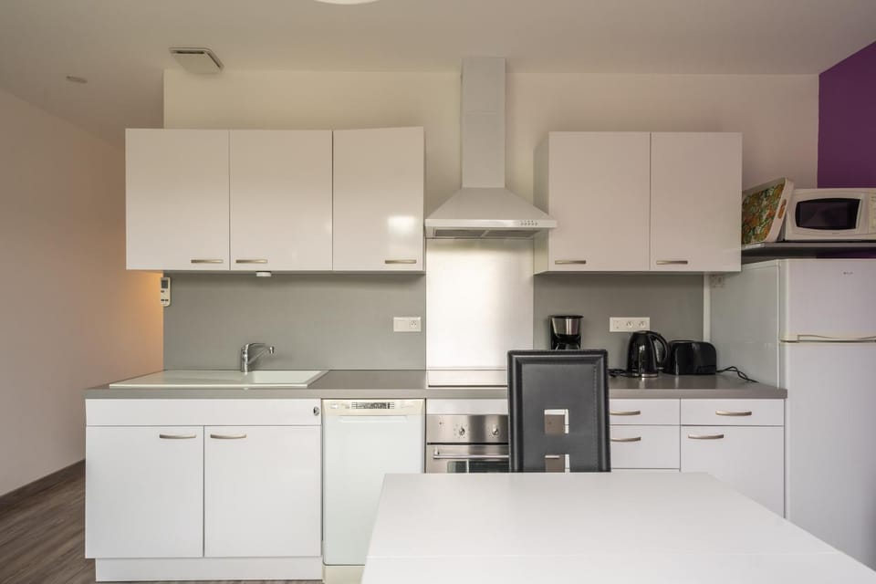 Kitchen or kitchenette, Living room
