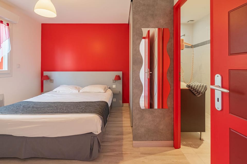 Property building, Living room, Bedroom