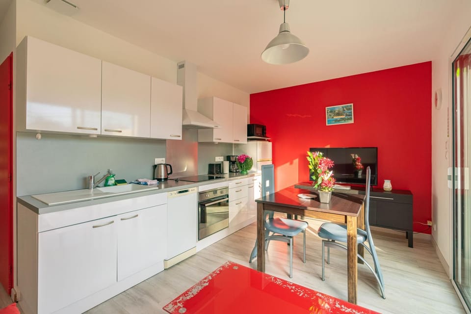Kitchen or kitchenette, Living room