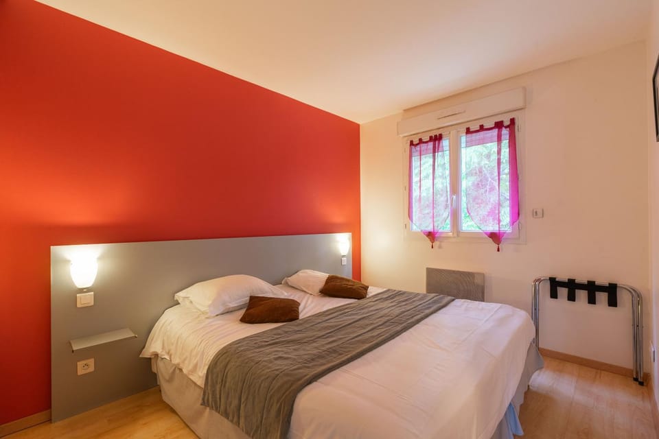Property building, Living room, Bedroom