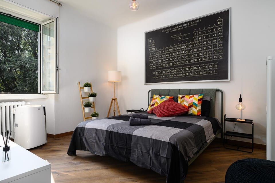 Bed, Photo of the whole room, Decorative detail, Bedroom, internet
