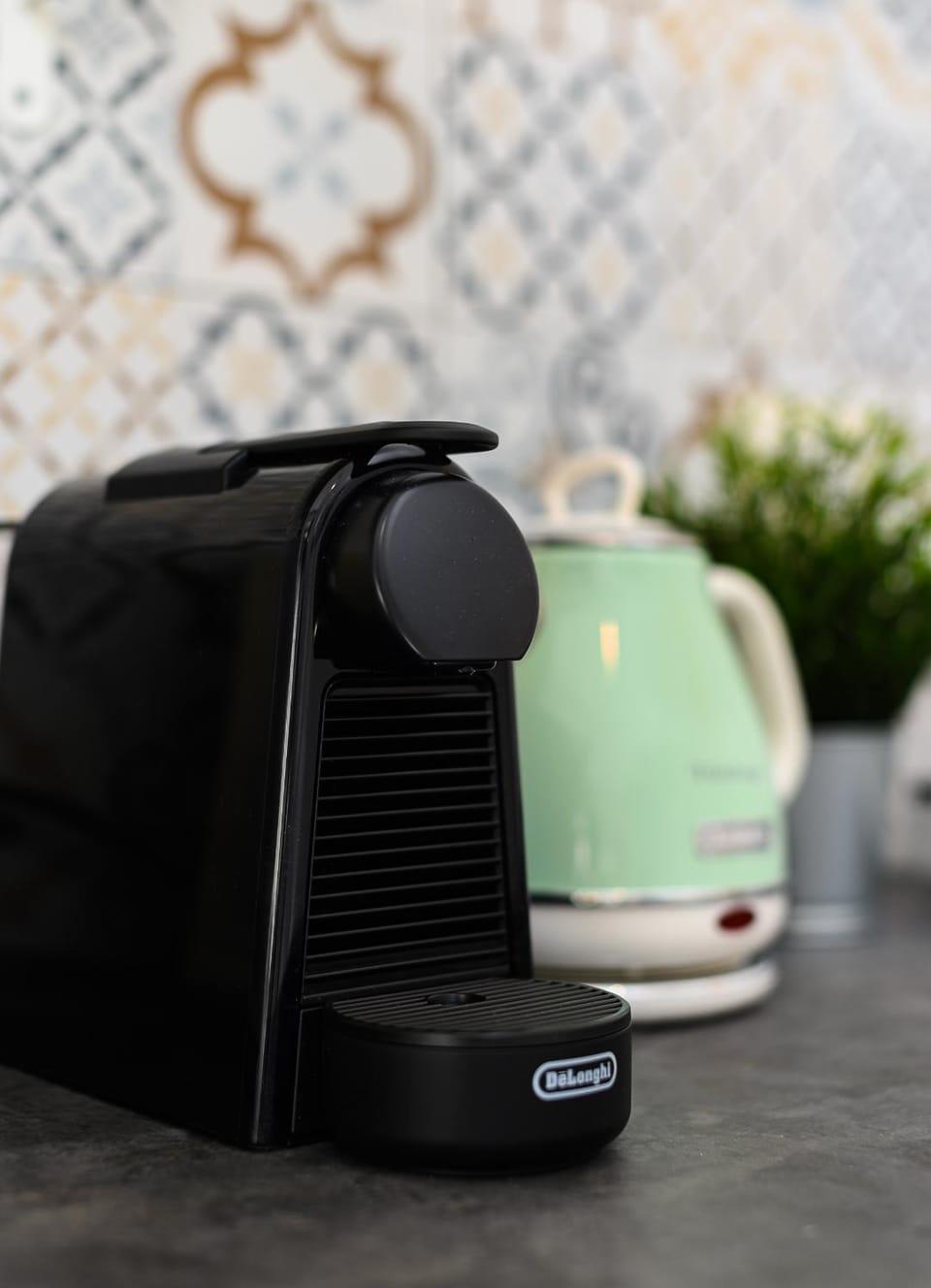 Coffee/tea facilities, Kitchen or kitchenette, Decorative detail, kitchen
