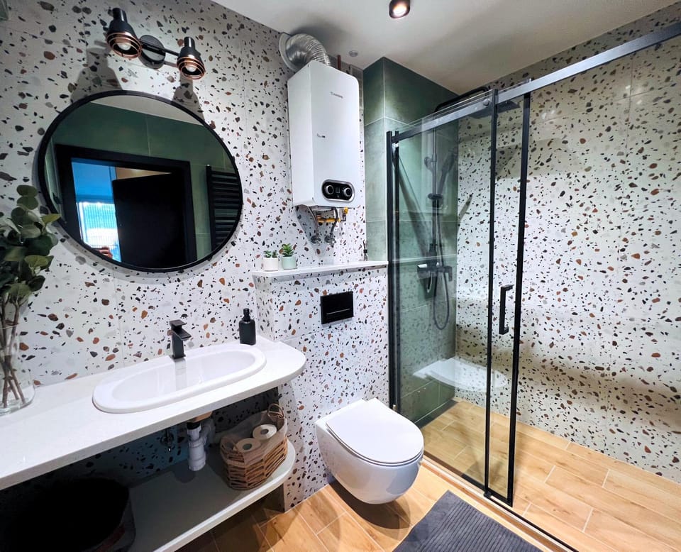 Shower, Toilet, Bathroom