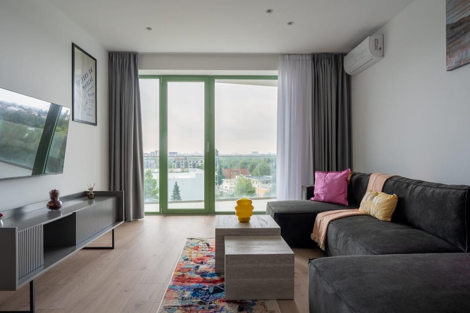 Roots Two - Tranquil Lakeview Escape with Balcony Apartment in Bucharest