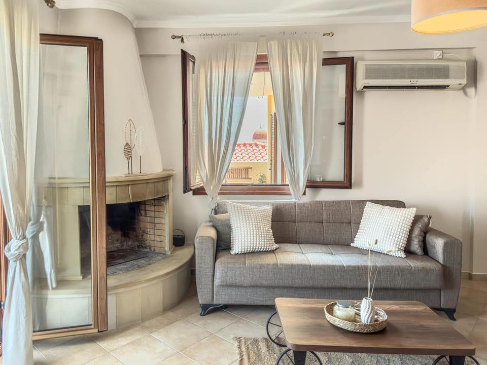 Living room, Seating area, air conditioner