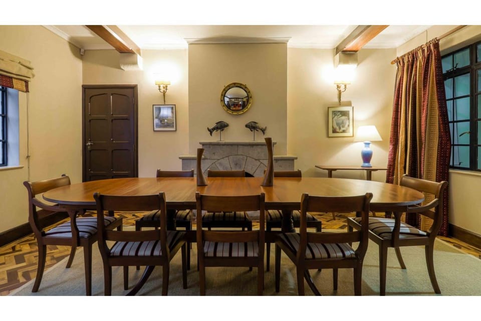 Seating area, Dining area
