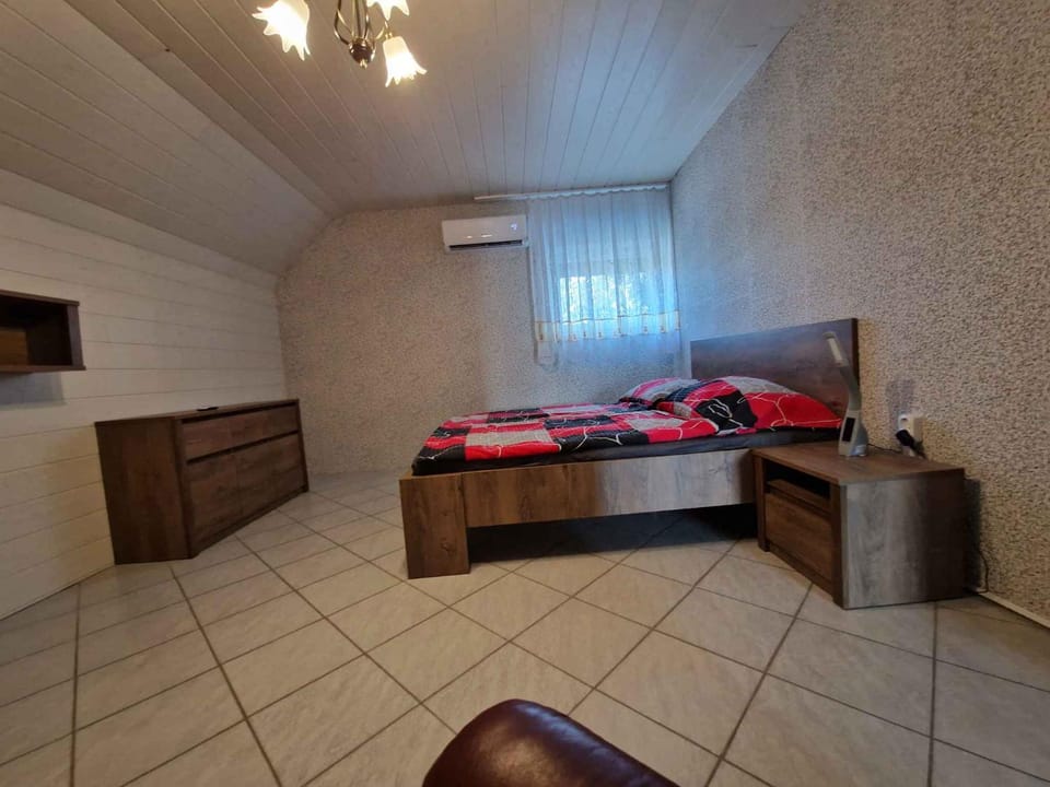 Bedroom, air conditioner
