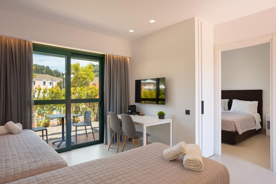 TV and multimedia, Balcony/Terrace, Dining area, Bedroom, Garden view, wardrobe