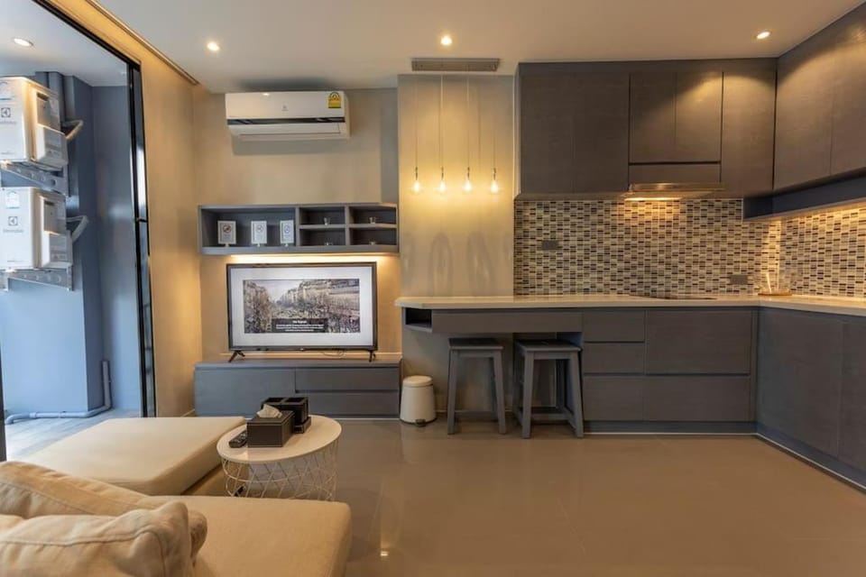 Living room, Seating area, air conditioner