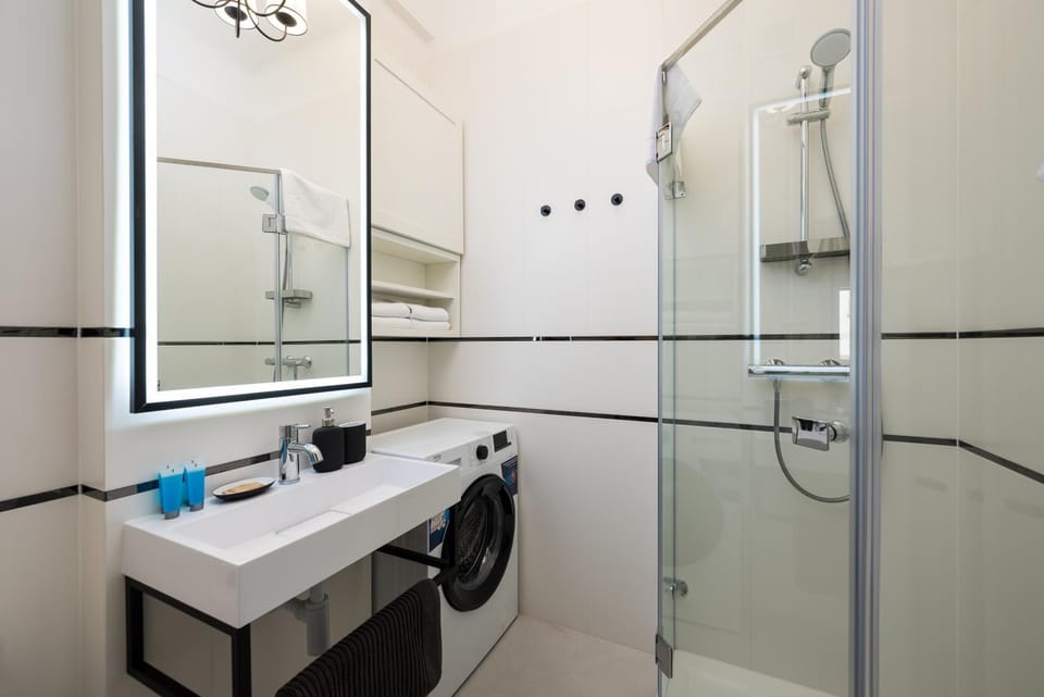 Shower, Bathroom, towels