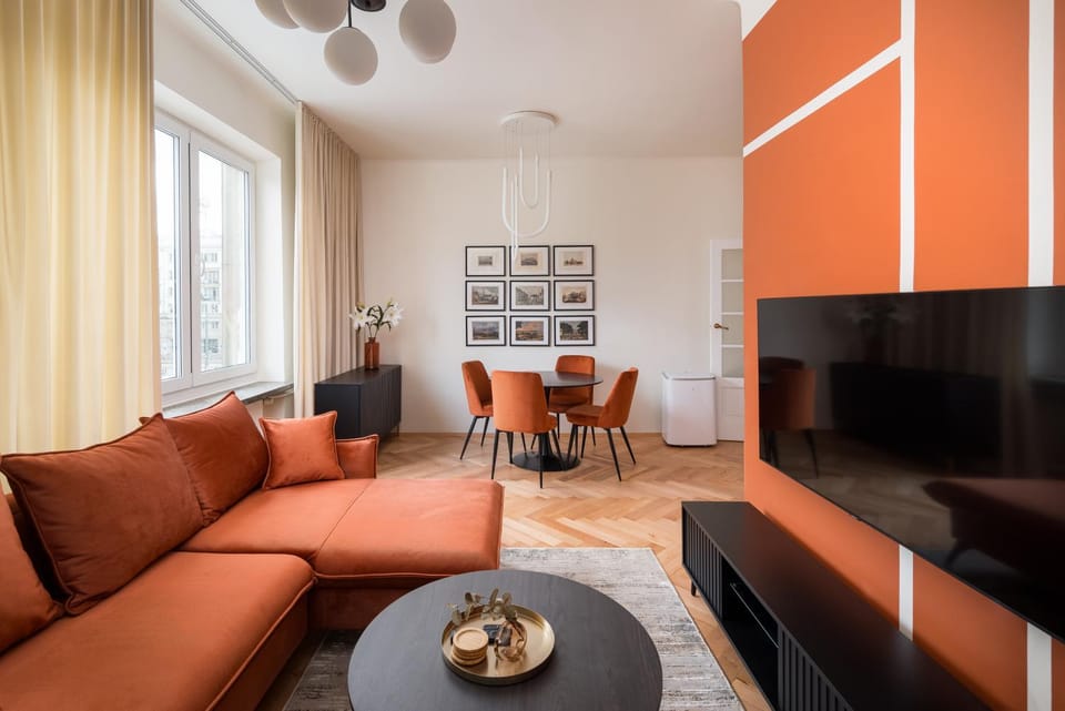 Communal lounge/ TV room, TV and multimedia, Living room, Seating area, Evening entertainment