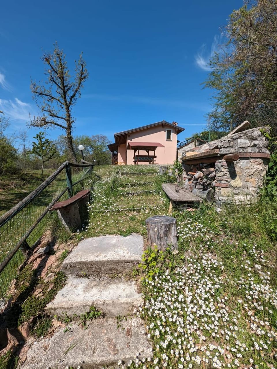schönes Ferienhäuschen in ruhiger Lage für max. 4 Personen mit Pool Apartment in Tignale