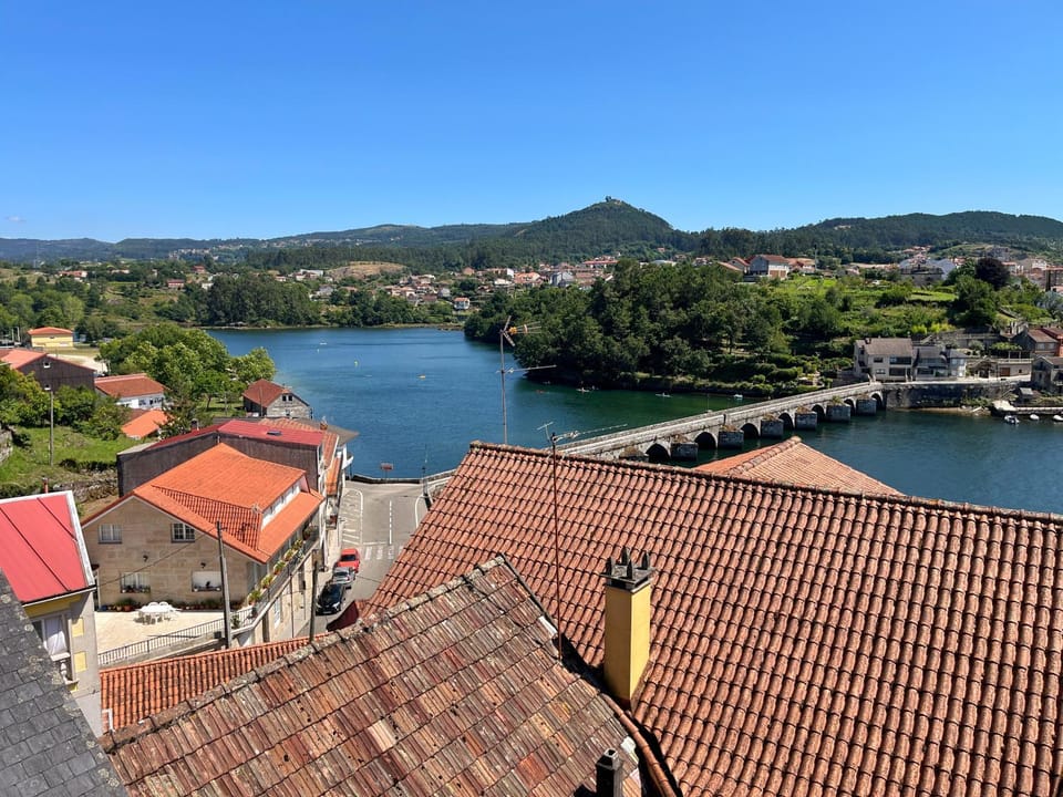 Photo of the whole room, River view