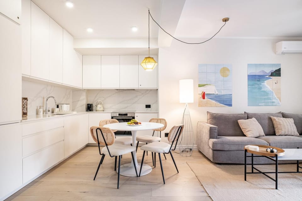 Kitchen or kitchenette, Dining area, oven, stove