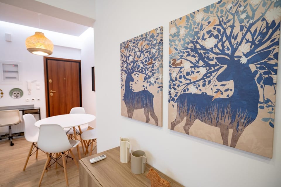 Decorative detail, Seating area, Dining area