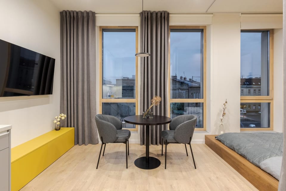 Photo of the whole room, Seating area