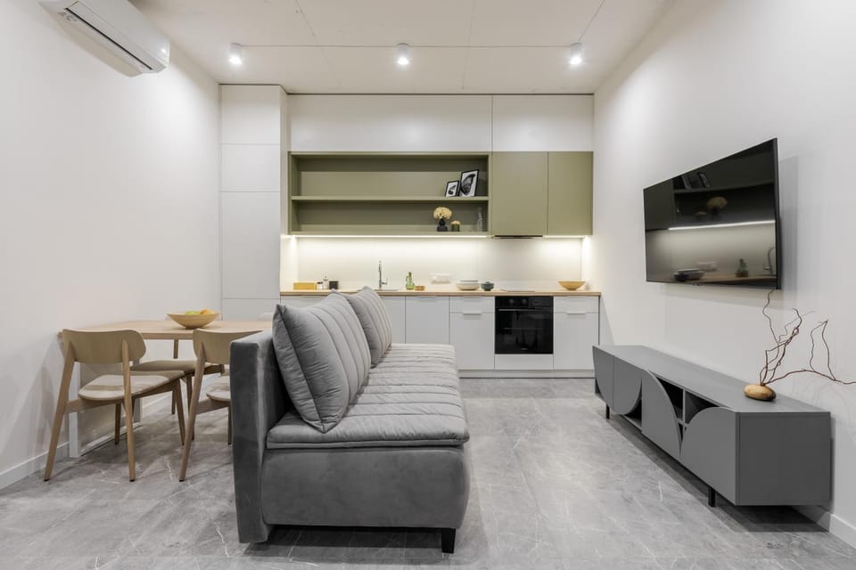Communal lounge/ TV room, TV and multimedia, Kitchen or kitchenette, Living room, Seating area, Dining area, air conditioner